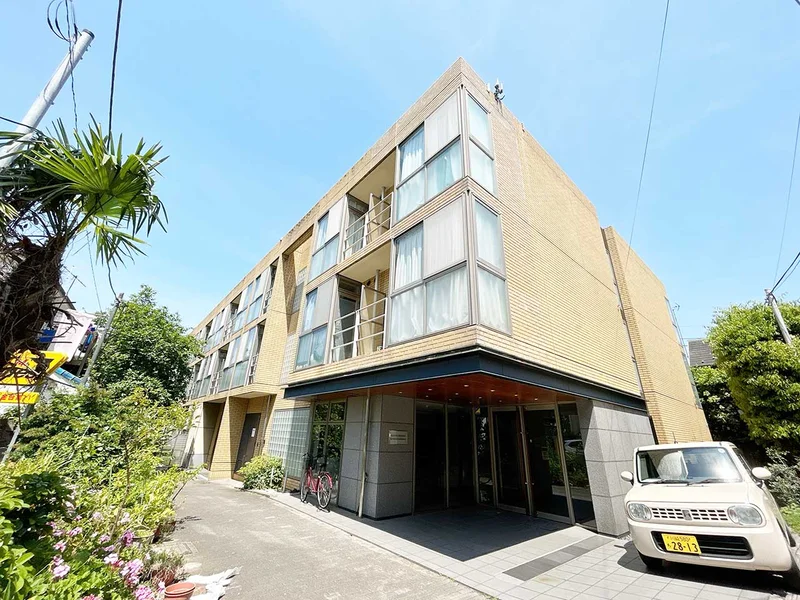 写真はお部屋のイメージです。ラグなどの室内装飾はございません。