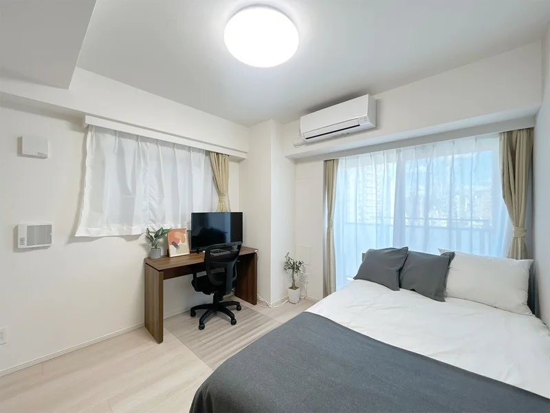 写真はお部屋のイメージです。ラグなどの室内装飾はございません。