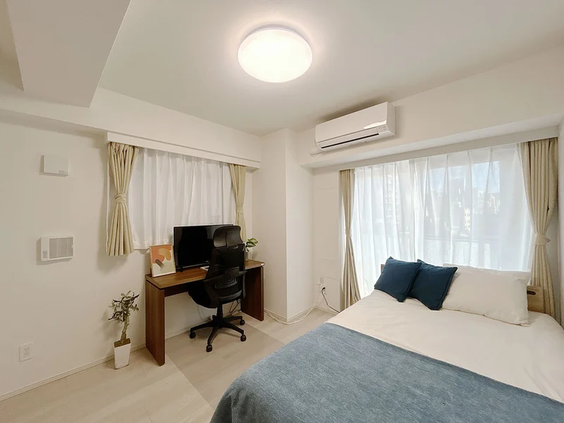 写真はお部屋のイメージです。ラグなどの室内装飾はございません。