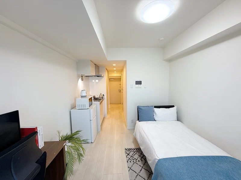 写真はお部屋のイメージです。ラグなどの室内装飾はございません。