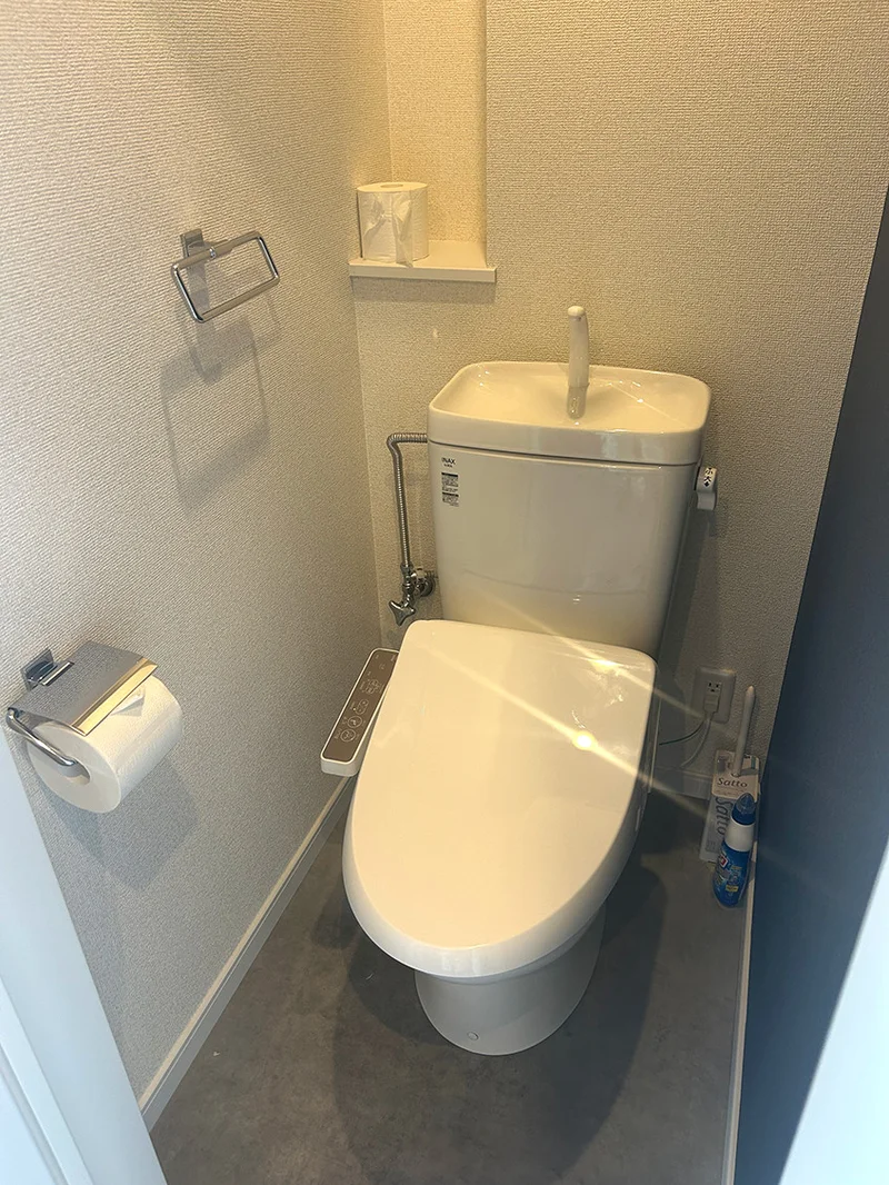 お手洗いはウォシュレットつき