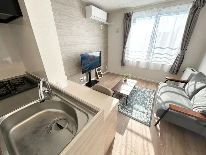 キッチンからみたリビングルーム