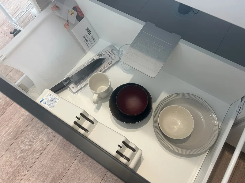 食器類は1名様分となります。デザイン・種類などが変わる事がございます。