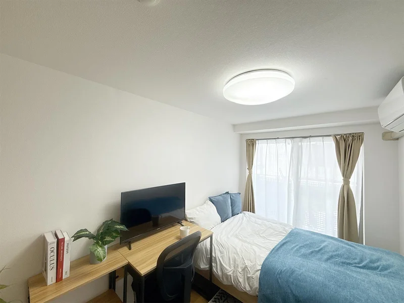 写真はお部屋のイメージです。ラグなどの室内装飾はございません。