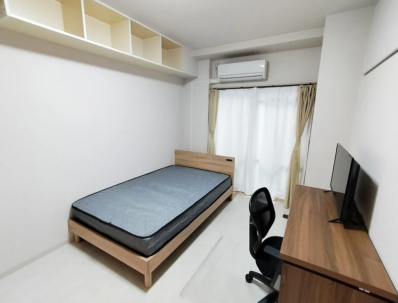 写真はお部屋のイメージです。ラグなどの室内装飾はございません。