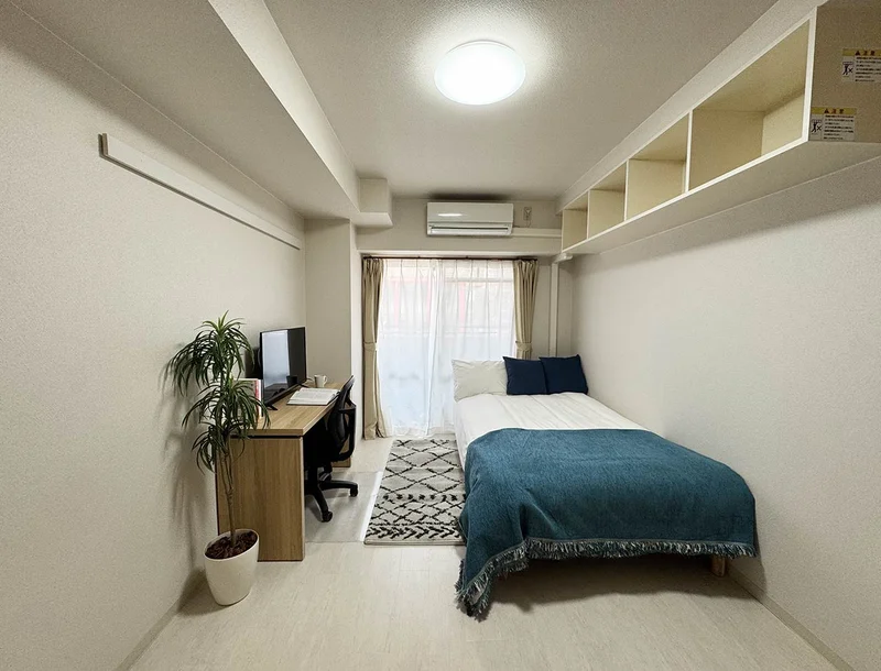 写真はお部屋のイメージです。ラグなどの室内装飾はございません。