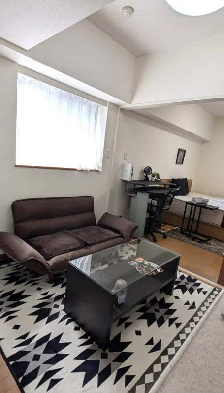 ローテーブル、ソファ完備です♪