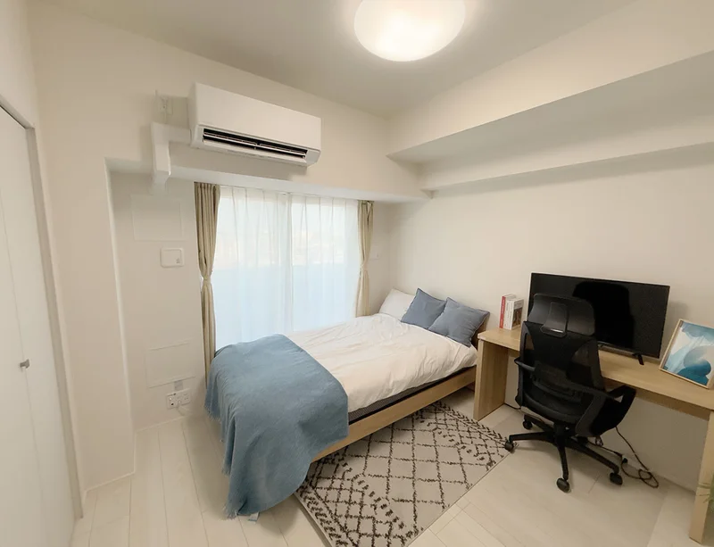 写真はお部屋のイメージです。ラグ等の室内装飾はございません。