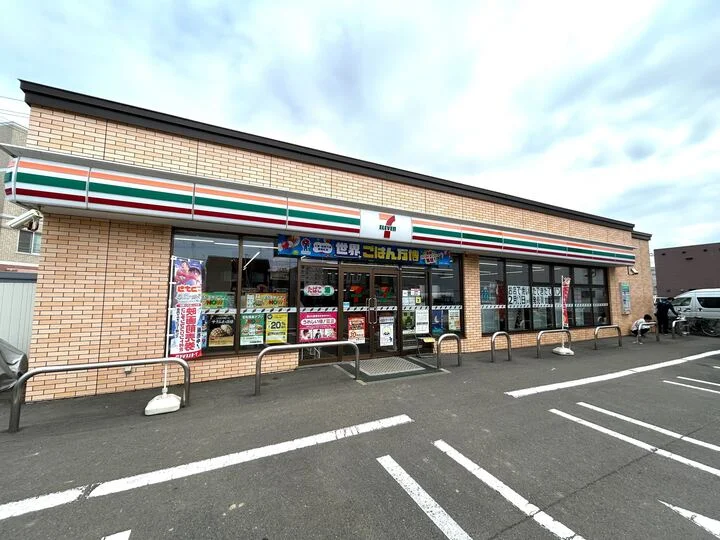[コンビニ]セブン-イレブン 札幌北３１条東店　徒歩3分