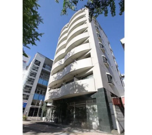 写真はお部屋のイメージです。ラグなどの室内装飾はございません。