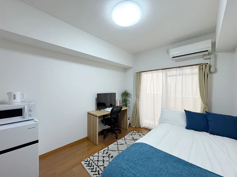 写真はお部屋のイメージです。ラグ等の室内装飾はございません。