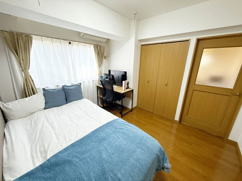 写真はお部屋のイメージです。ラグ等の室内装飾はございません。