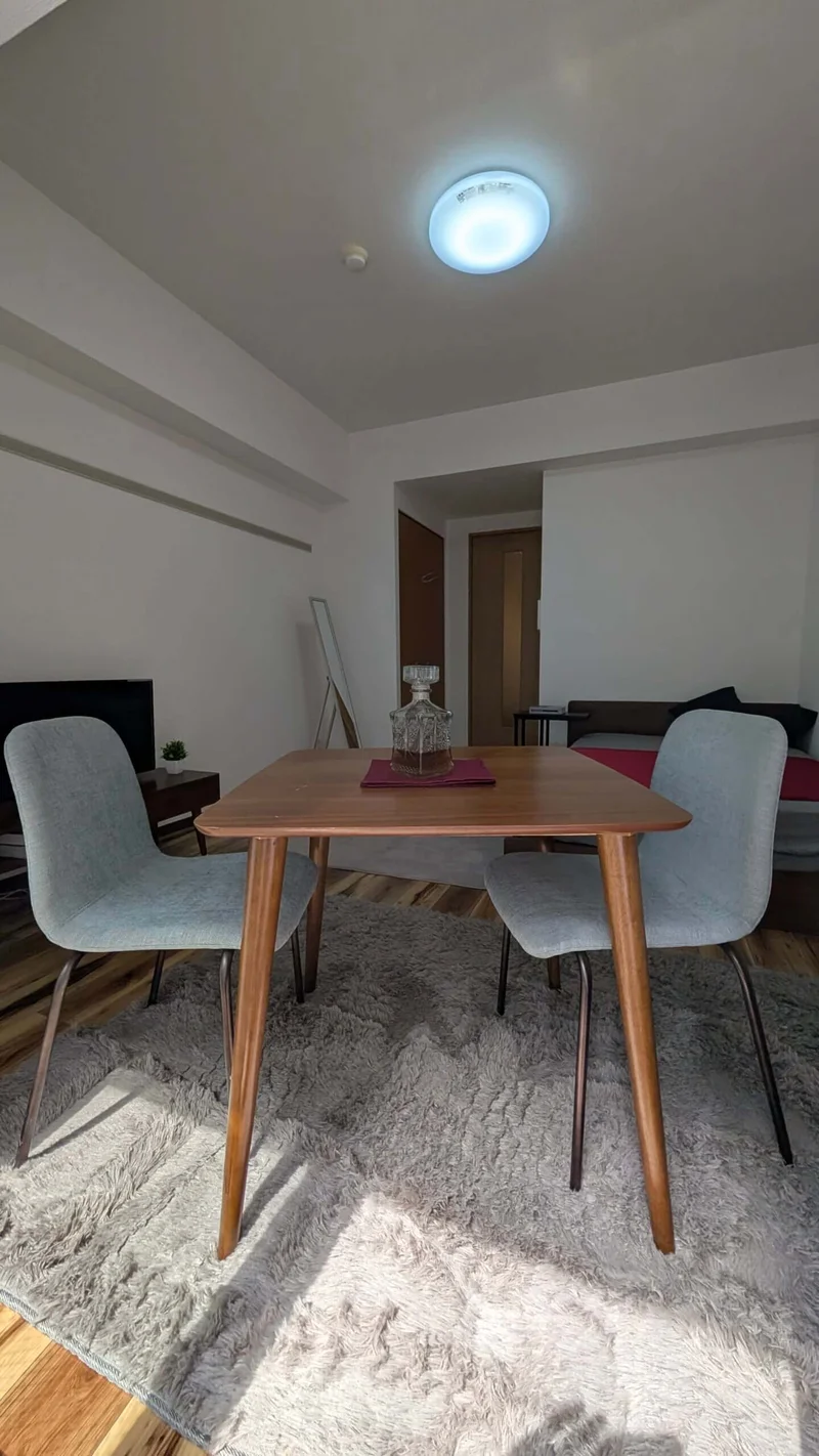 美味しいご飯もこの机で♪