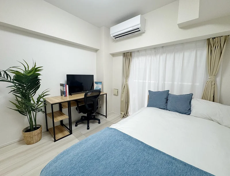 写真はお部屋のイメージです。ラグ等の室内装飾はございません。