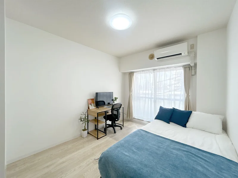 写真はイメージです。ラグなどの室内装飾はございません