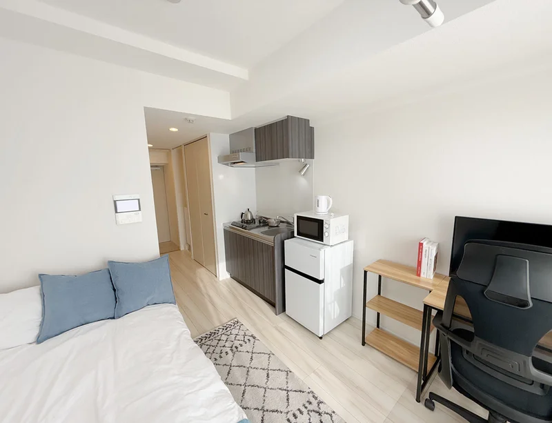 写真はお部屋のイメージです。ラグ等の室内装飾はございません。