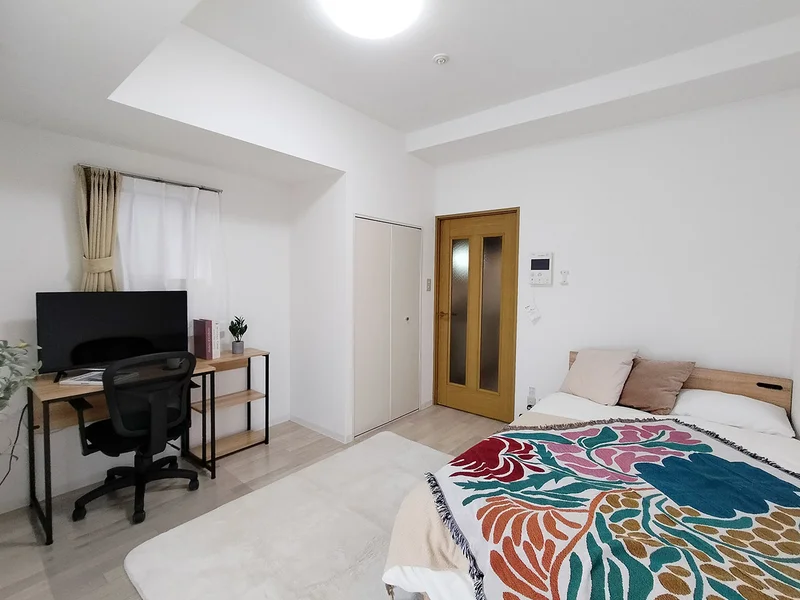 写真はお部屋のイメージです。ラグ等の室内装飾はございません。