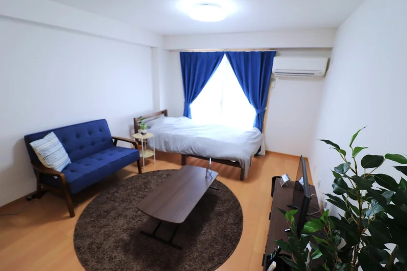 周辺にはコンビニや、飲食店など多数ございますので外食を主に考えている方にもオススメです♪また、広島駅へ電車で10分ほどなので非常に便利な立地♪