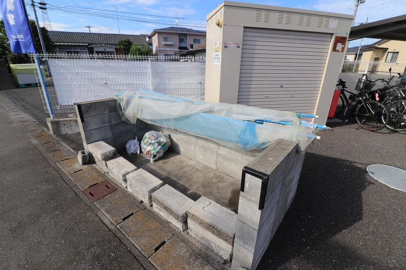 ゴミ捨て場あり