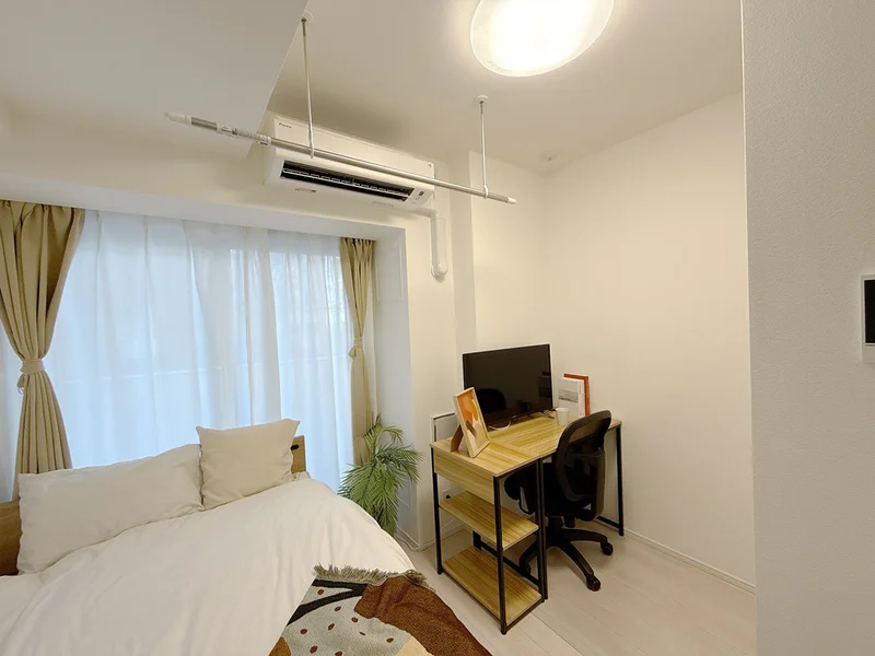 写真はお部屋のイメージです。ラグ等の室内装飾はございません。