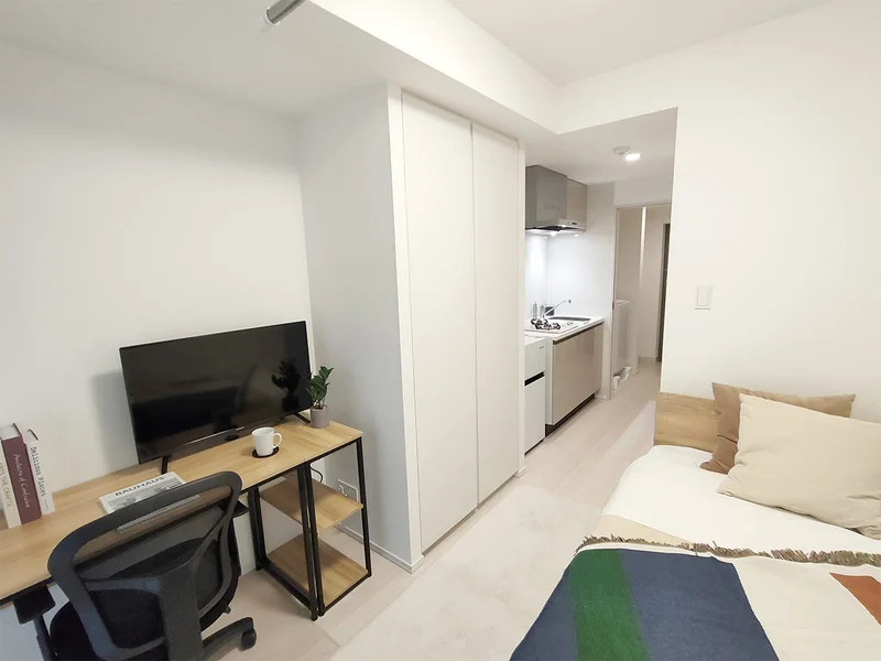 写真はお部屋のイメージです。ラグなどの室内装飾はございません。