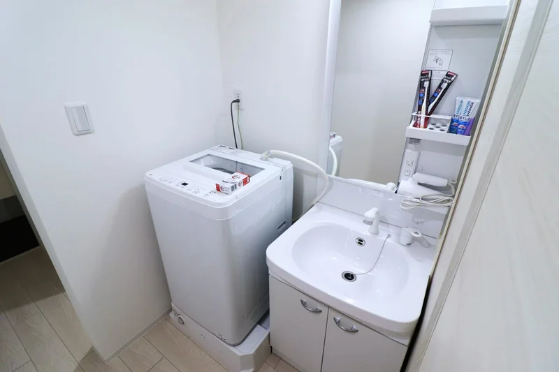 独立洗面台あり！　朝支度やお風呂上りなどに便利で人気が高いです。