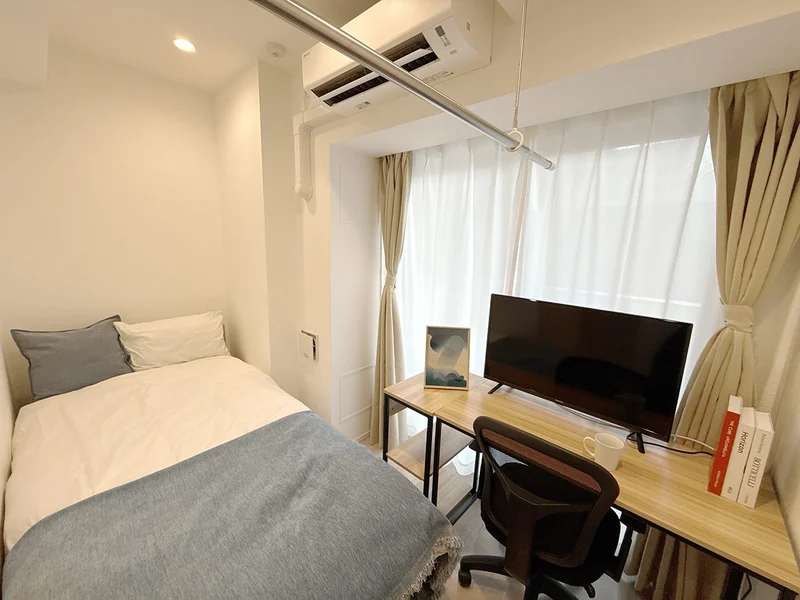 写真はお部屋のイメージです。ラグ等の室内装飾はございません。