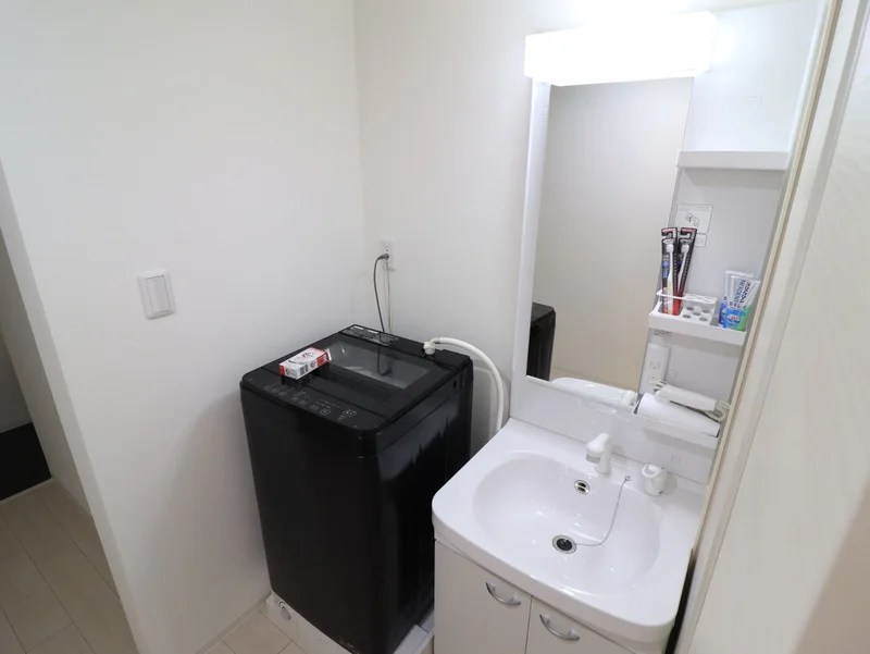 独立洗面台あり！　朝支度やお風呂上りなどに便利で人気が高いです。