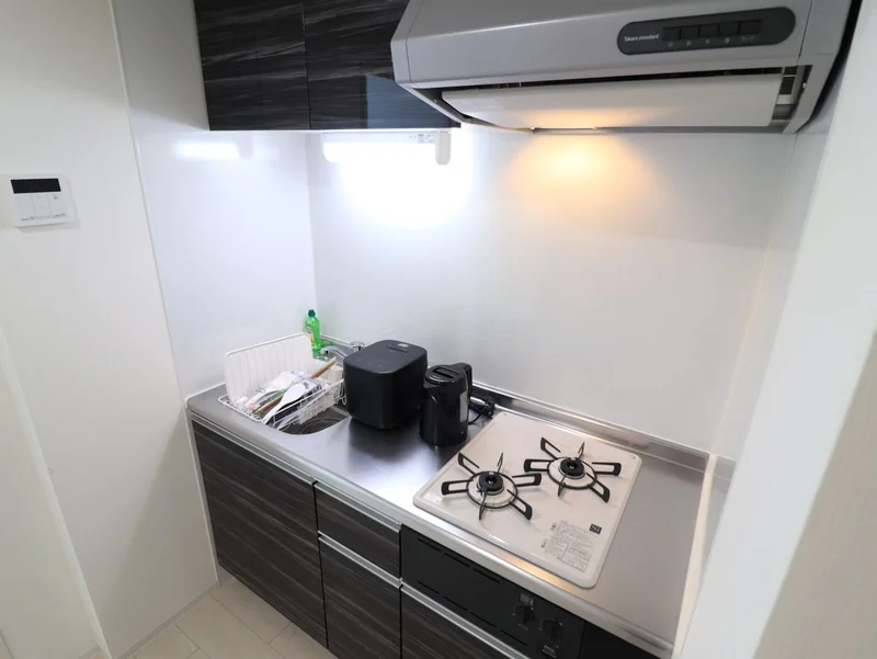 ２口ガスコンロ　調理器具や食器類など取り揃えがあり自炊が可能なので　健康面に考慮できます！