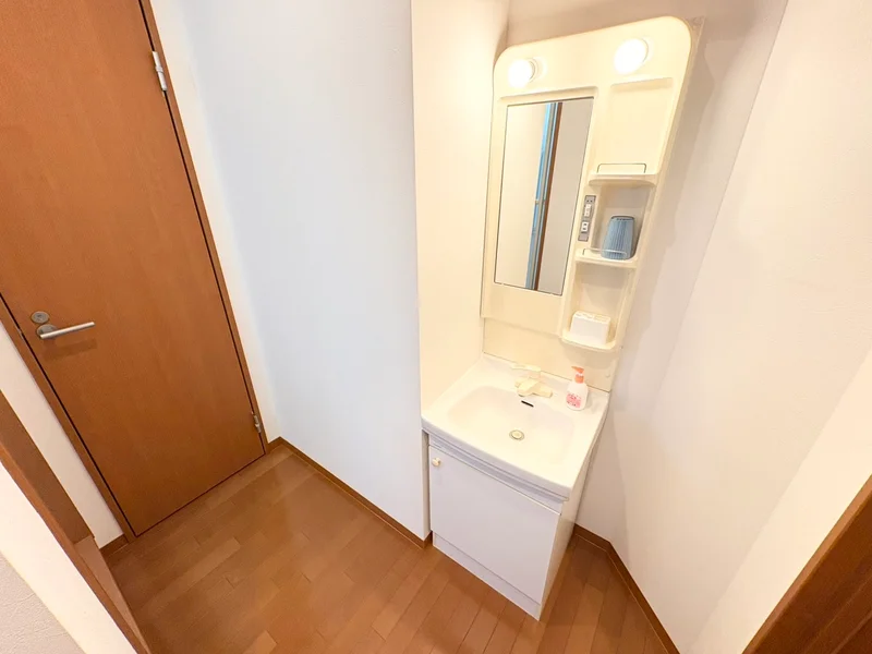 嬉しい独立洗面台付★☆忙しい朝でも余裕をもって身だしなみが整えることができます♪