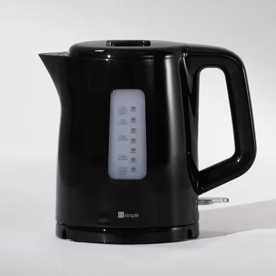 室内で使用している電子ケトルのイメージ画像