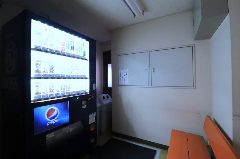 自販機建物内にあり　コンビニ行かなくてもOK！