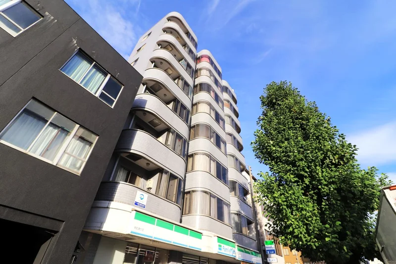 ファミリーマート 本町通り店まで徒歩１分