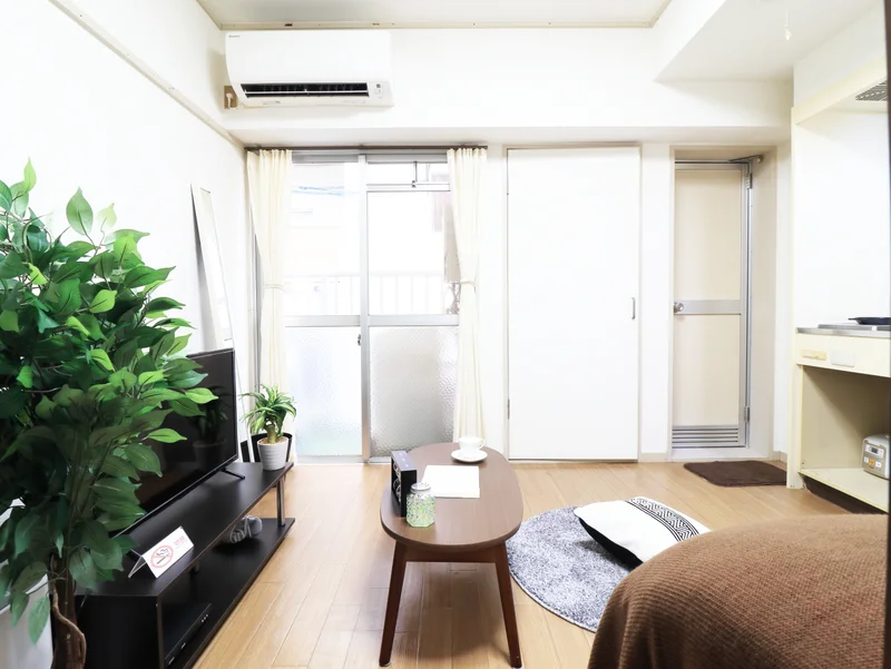 暖かい雰囲気が魅力的な1Ｒ！家具家電付きで入居されたその日から自宅のようにくつろいでいただける空間となっております。