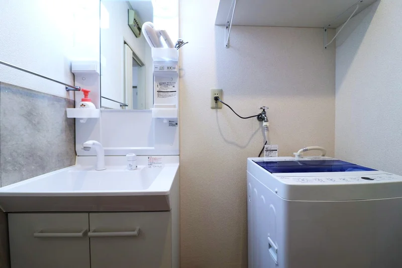 独立洗面台付で朝自宅やお風呂上りにすごく便利な設備！