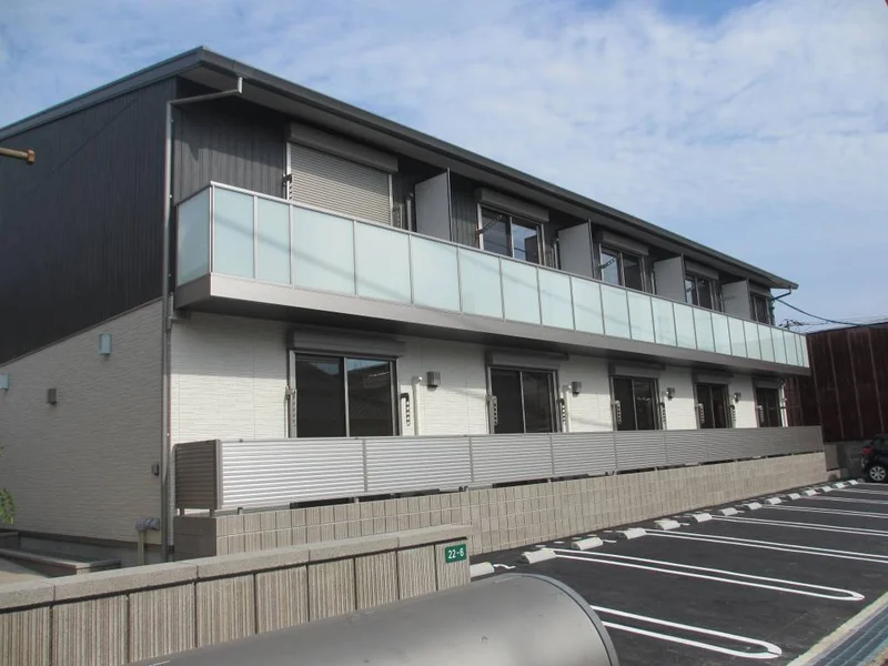 駐車場あり！車で移動されたい方にオススメ(^^♪周辺にはスーパーやホームセンターがございますので、とても便利ですね！