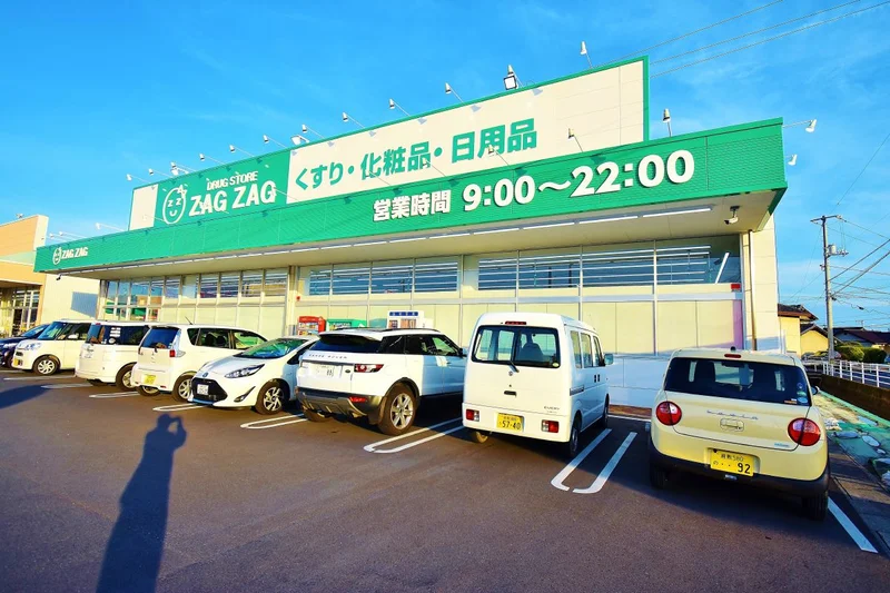 ザクザク連島店まで車で3分、1.0km。タオルや歯ブラシの他に照明、ロールカーテンまで完備です♪その他の買い物に便利(^^♪