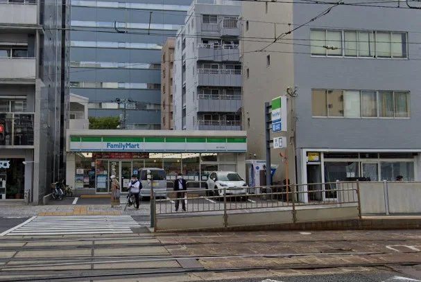 ファミリーマート　西十日市店　徒歩4分