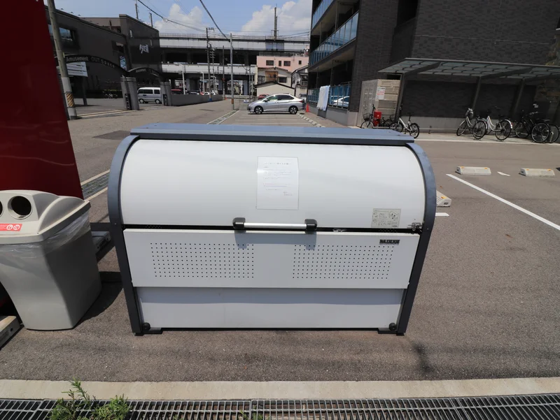 敷地内ゴミ捨て場　時間がない朝のごみ捨ても楽々していただけます！