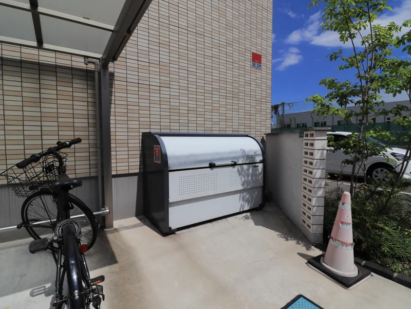 敷地内ゴミ捨て場　時間がない朝のごみ捨ても楽々していただけます！