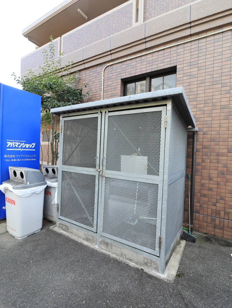 敷地内ゴミ捨て場　時間がない朝のごみ捨ても楽々していただけます！