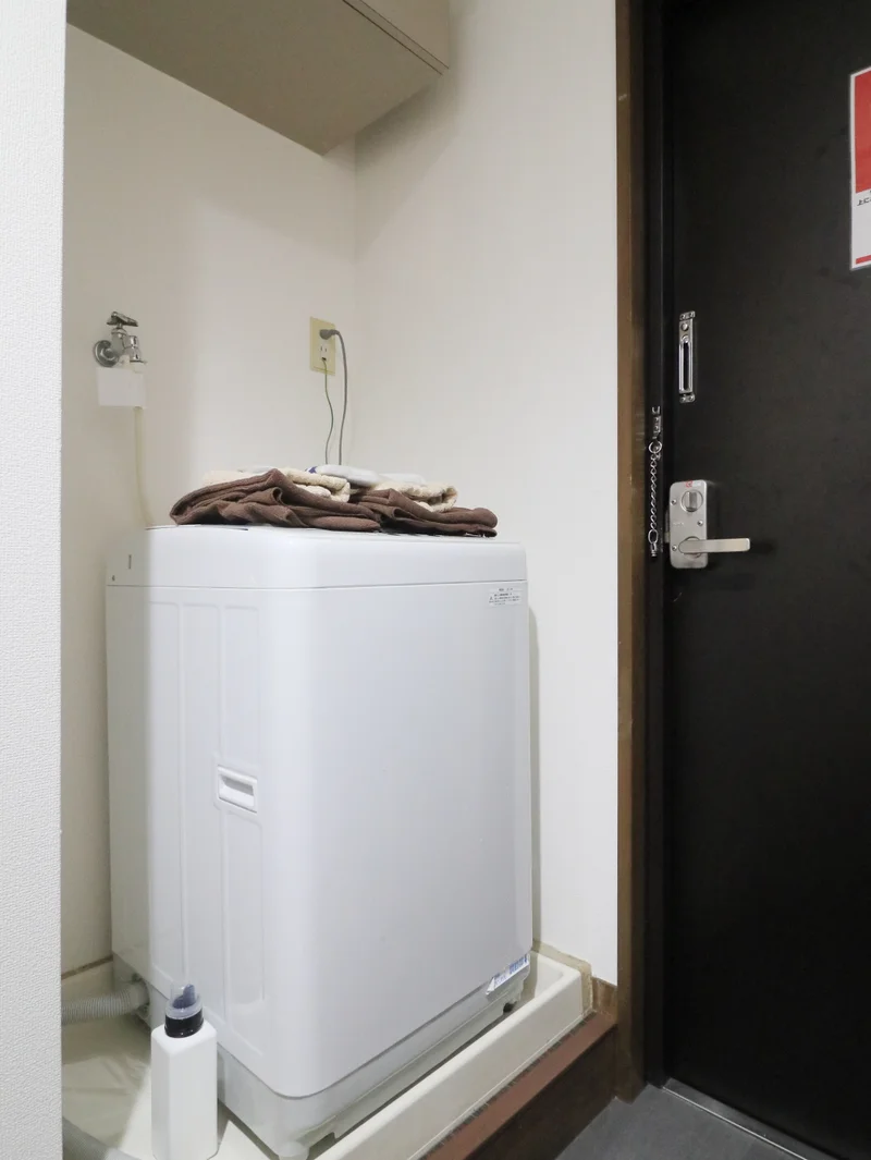 洗濯機置き場　コインランドリーに行かなくてもいいので毎日洗濯できて清潔にお過ごしいただけます。