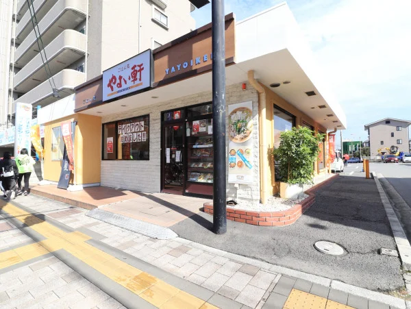 やよい軒 五日市店まで徒歩１８分