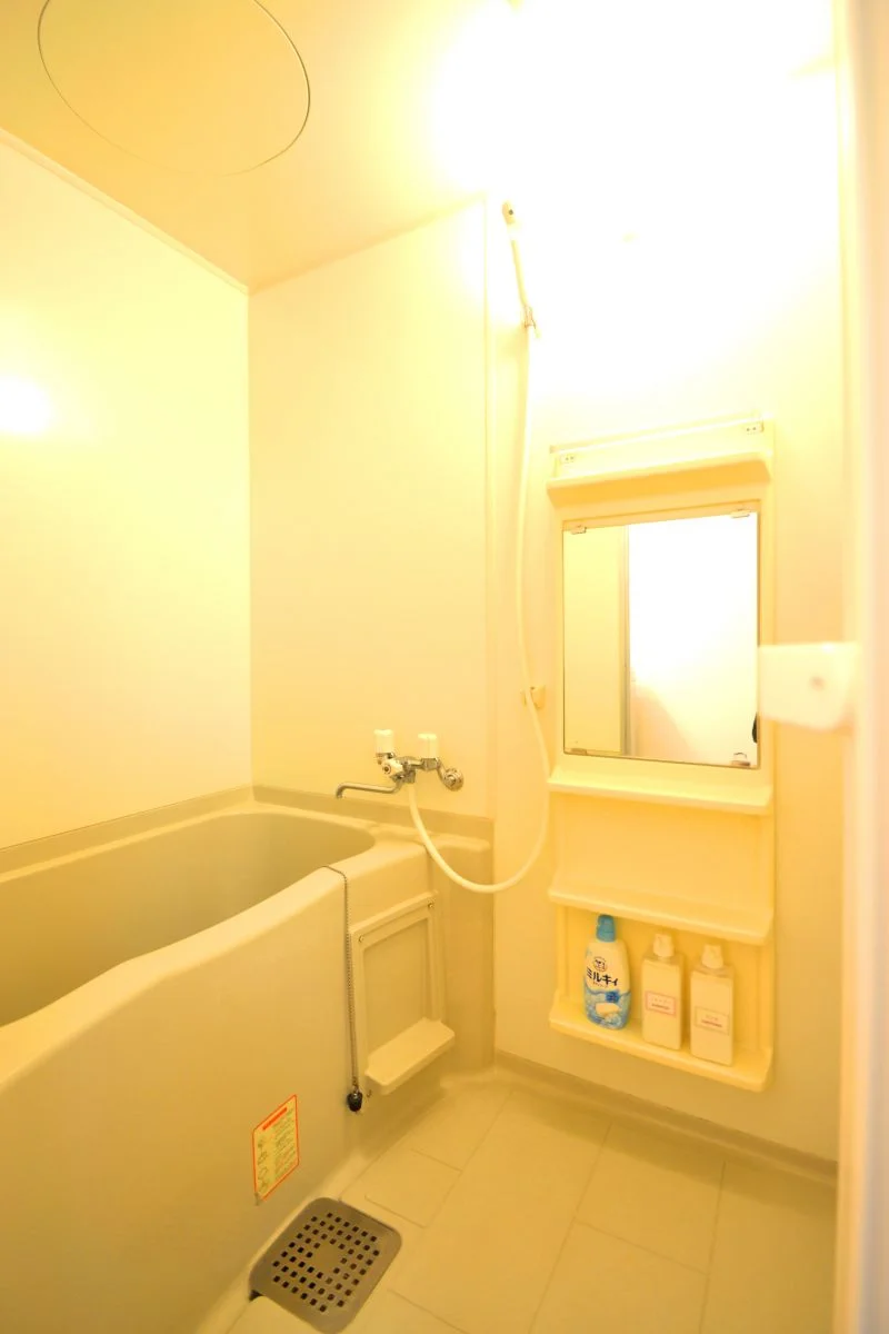 お風呂・トイレは別！お湯張り機能がついているのでお風呂にゆっくりつかりたい方には非常に魅力的ですね♪シャンプー・ボディーソープも準備しておりますので、無駄な出費もございません！
