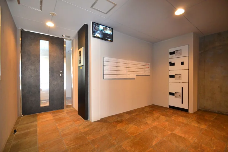 防犯カメラ・オートロック完備！また宅配ＢＯＸがありますので、宅配時間を気にして予定を変更しなくても大丈夫です♪