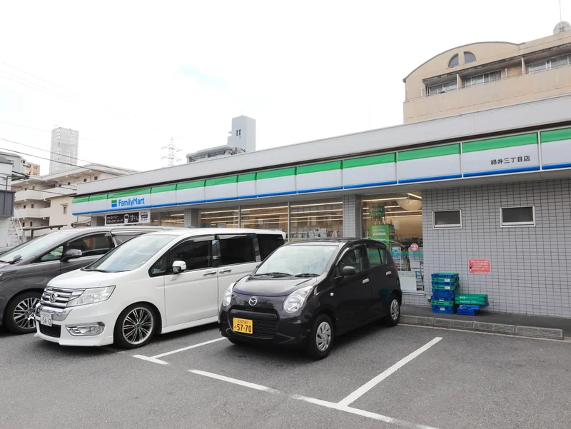 ファミリーマート 緑井三丁目店まで徒歩１分