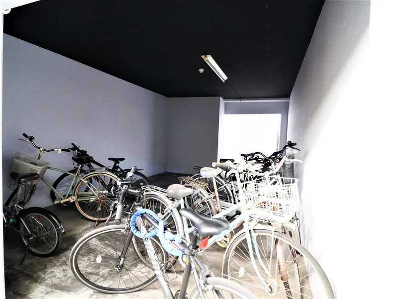 敷地内駐輪場　近場へのお出かけや通勤などに便利です。