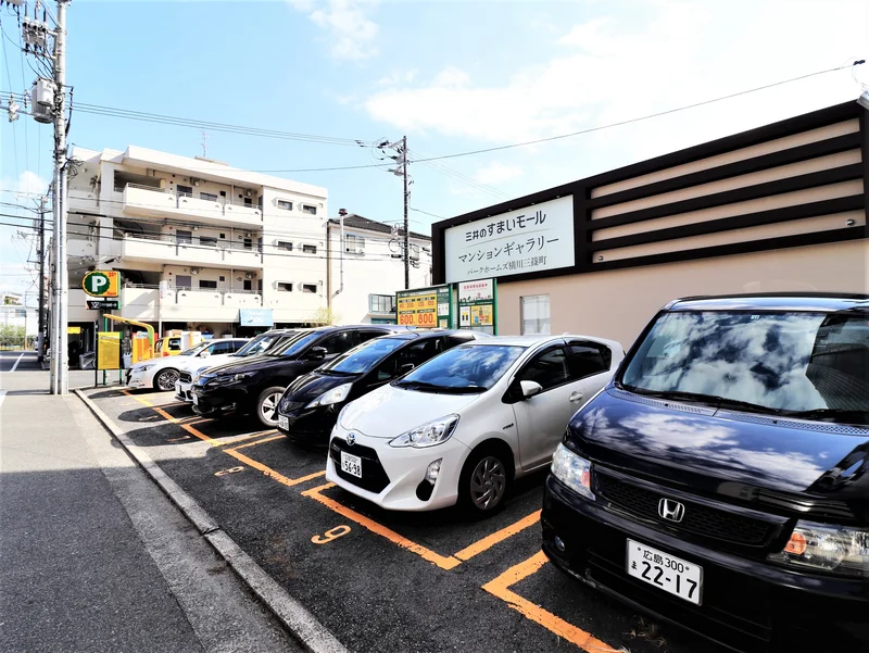 リパーク広島三篠町3丁目第3　08:00~19:00　40分200円　19:00~08:00　120分100円　最大600円(12時間)　800円（24時間）　2020/10現在まで徒歩３分