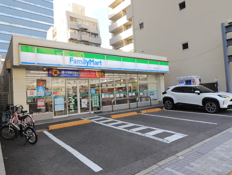 ファミリーマート 西十日市店まで徒歩３分