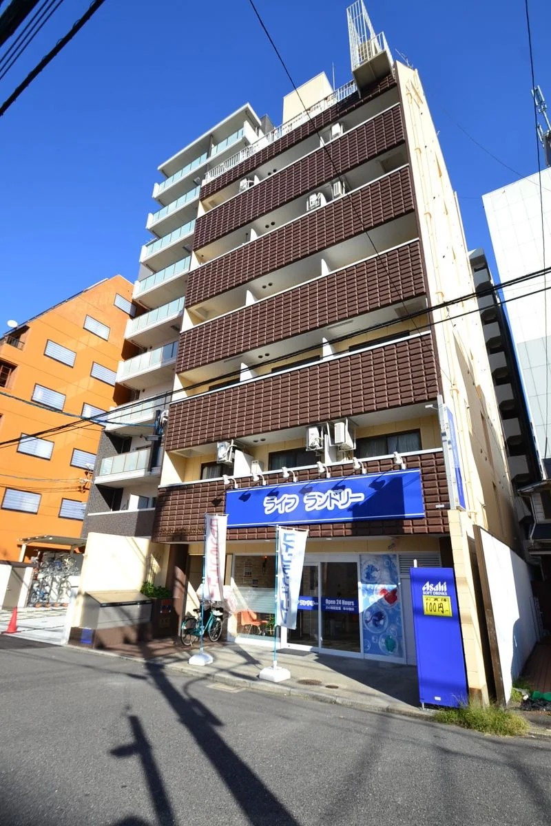 オートロック・EV・自動販売機・1階コインランドリーあり♪